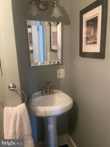 441 N QUEEN ST, Lancaster, PA 17603