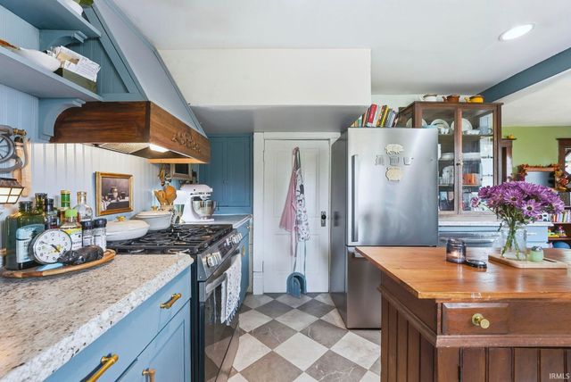 227 N Oak Street, Columbia City, IN 46725