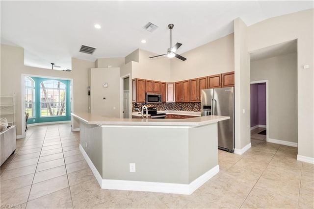3725 SW 4th LN, Cape Coral, FL 33991
