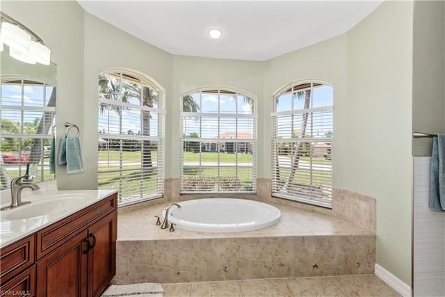 3725 SW 4th LN, Cape Coral, FL 33991