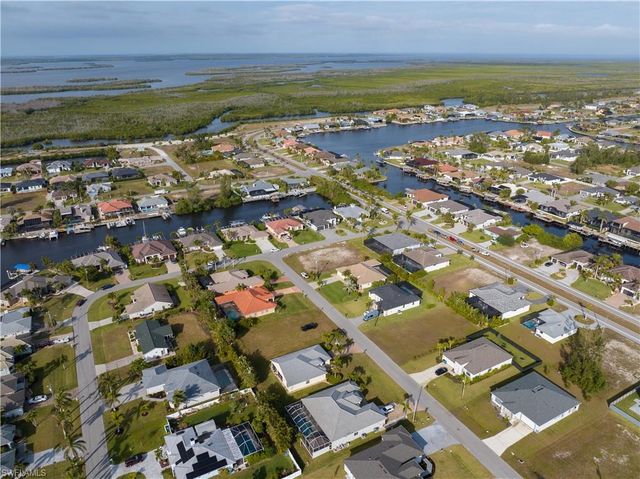 3725 SW 4th LN, Cape Coral, FL 33991