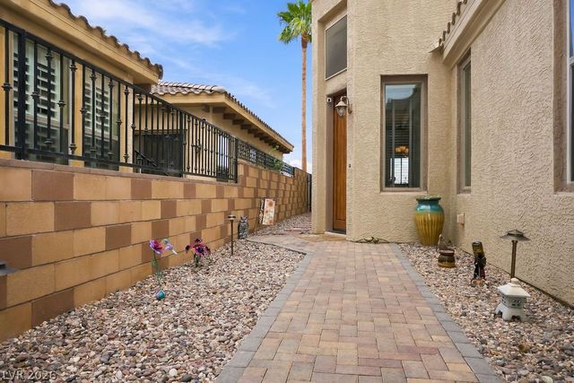 584 Via Colmo Avenue, Henderson, NV 89011
