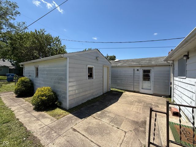 2423 3rd Avenue, Terre Haute, IN 47807