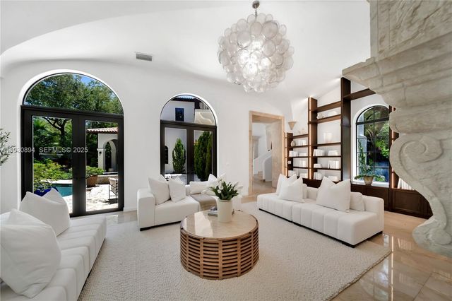 8301 SW 53rd Ave, Miami, FL 33143