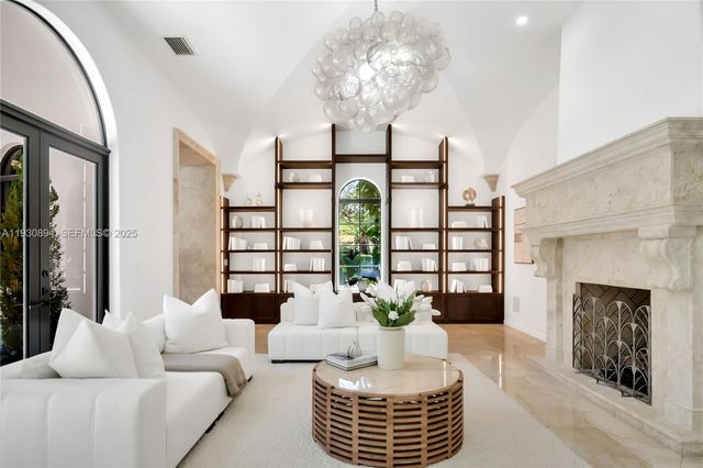 8301 SW 53rd Ave, Miami, FL 33143