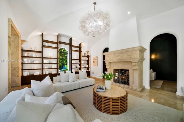 8301 SW 53rd Ave, Miami, FL 33143