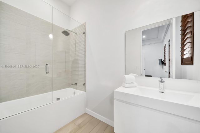 8301 SW 53rd Ave, Miami, FL 33143