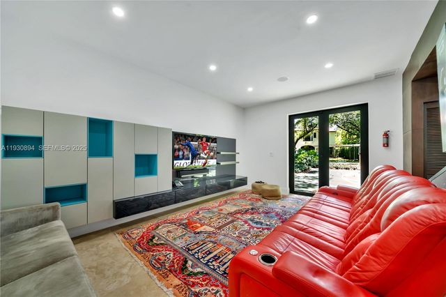 8301 SW 53rd Ave, Miami, FL 33143