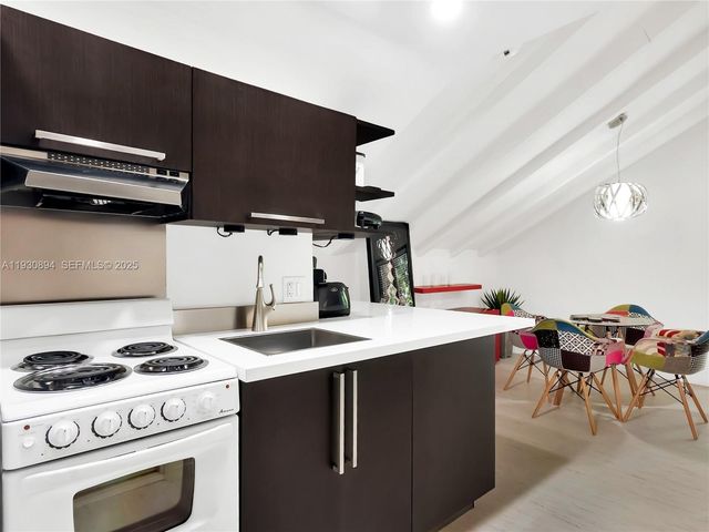 8301 SW 53rd Ave, Miami, FL 33143