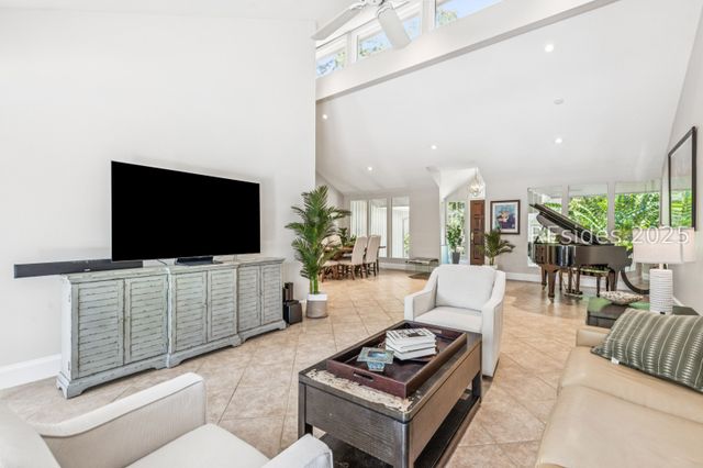 8 Rosebank Ln, Hilton Head Island, SC 29928