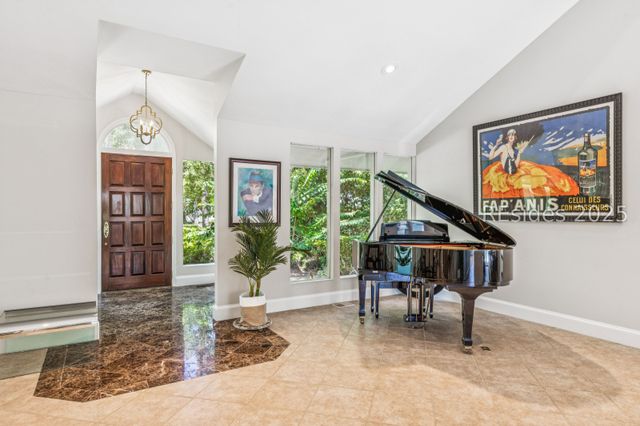 8 Rosebank Ln, Hilton Head Island, SC 29928