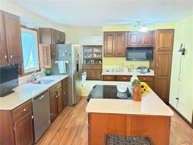 7637 Sandy Lane, Clay, NY 13212