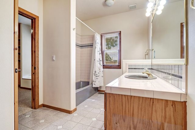 308 Nicklaus Drive SE, Rio Rancho, NM 87124