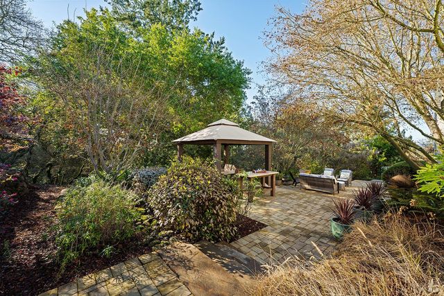 3696 Newbury Ct, Santa Rosa, CA 95404