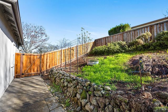 3696 Newbury Ct, Santa Rosa, CA 95404