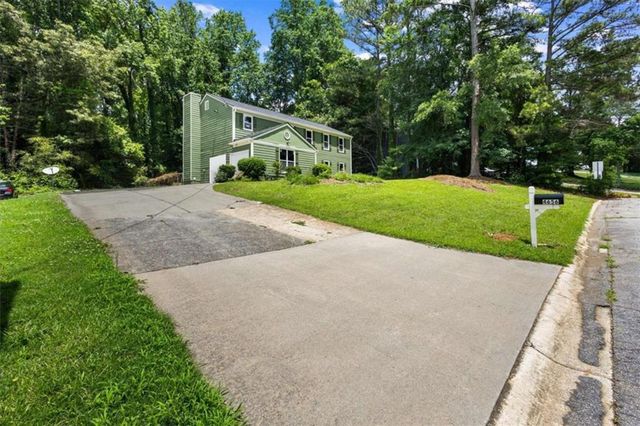 4656 Keighley Dr, Stone Mountain, GA 30083