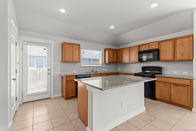 4837 Park Glen, Marion, TX 78124