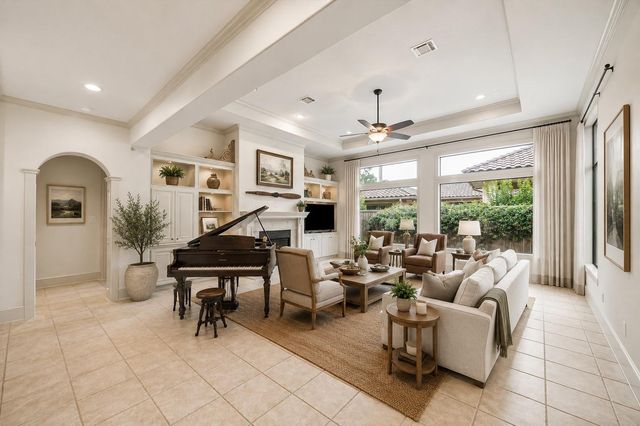70 Shadow Creek Ridge Drive, Spring, TX 77389