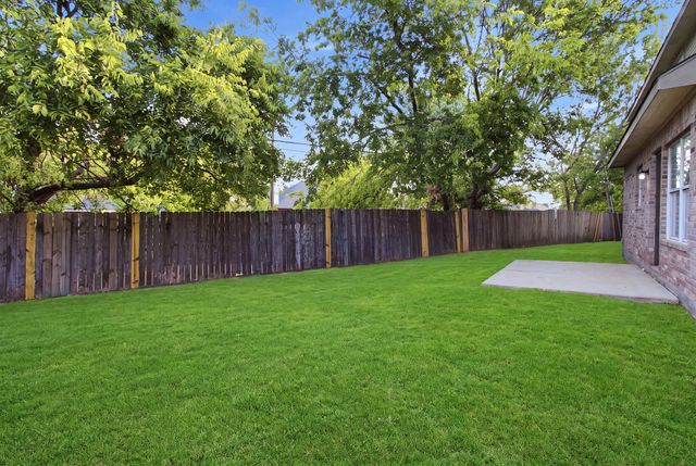 1512 Yellowbird Court, Desoto, TX 75115