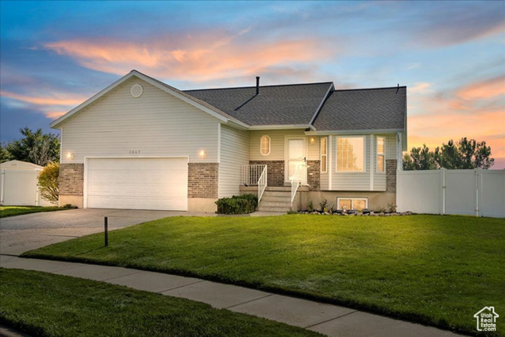 3867 RUNGSTED CIR, Syracuse, UT 84075