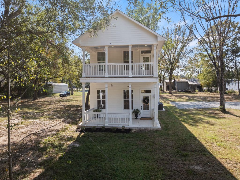 655 N SODA Street, Jefferson, TX 75657