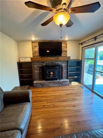 9704 HURRELBRINK Road, Kansas City, KS 66109