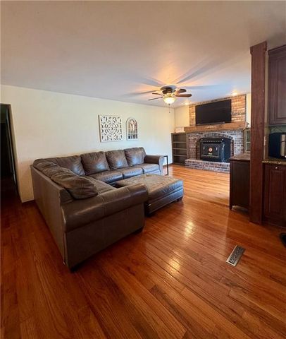 9704 HURRELBRINK Road, Kansas City, KS 66109