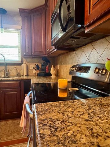 9704 HURRELBRINK Road, Kansas City, KS 66109