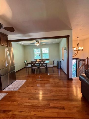 9704 HURRELBRINK Road, Kansas City, KS 66109