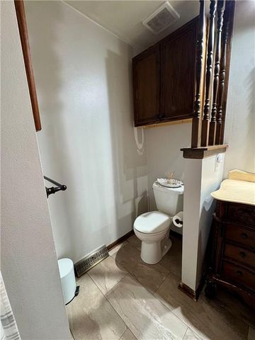 9704 HURRELBRINK Road, Kansas City, KS 66109