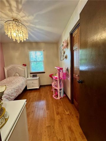 9704 HURRELBRINK Road, Kansas City, KS 66109