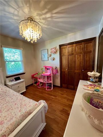 9704 HURRELBRINK Road, Kansas City, KS 66109