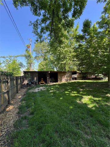 9704 HURRELBRINK Road, Kansas City, KS 66109