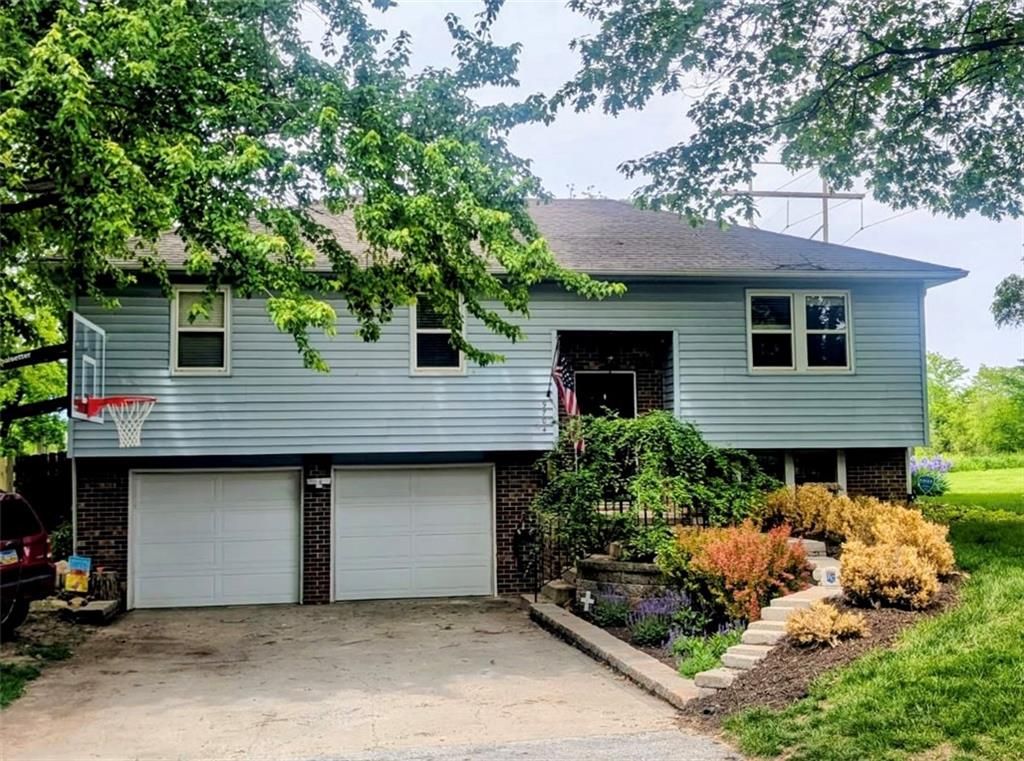 9704 HURRELBRINK Road, Kansas City, KS 66109