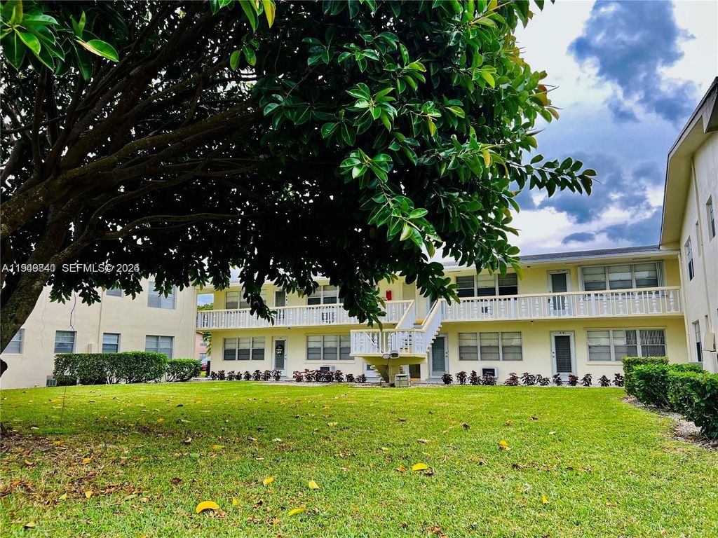 316 N Camden N 316, West Palm Beach, FL 33417