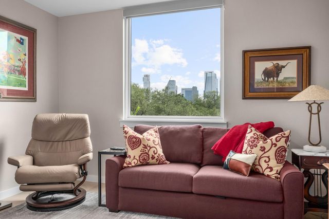 900 S 1st ST 312, Austin, TX 78704