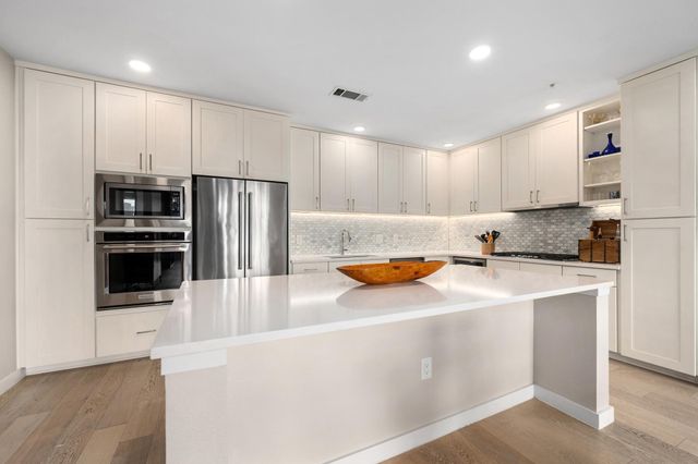 900 S 1st ST 312, Austin, TX 78704
