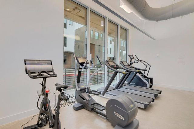 900 S 1st ST 312, Austin, TX 78704