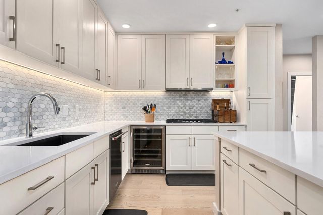 900 S 1st ST 312, Austin, TX 78704