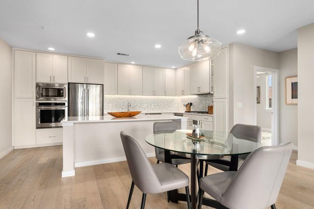 900 S 1st ST 312, Austin, TX 78704