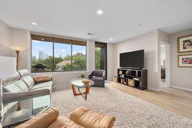 900 S 1st ST 312, Austin, TX 78704