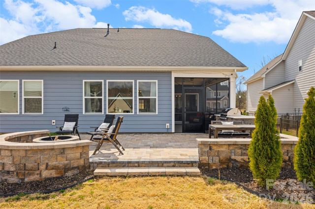 7004 Kingfisher Way, Belmont, NC 28012