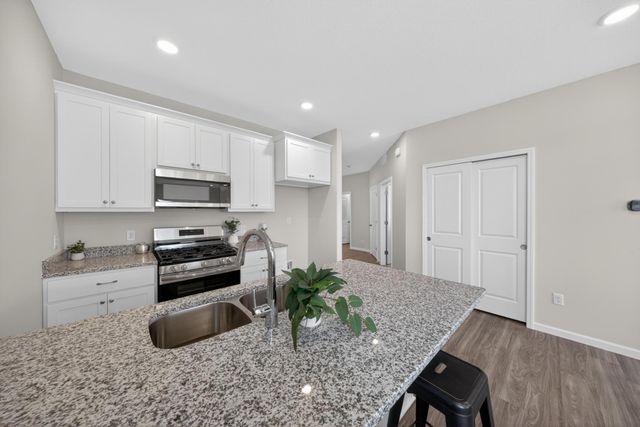 1805 Lynx Place SE, Pine Island, MN 55963