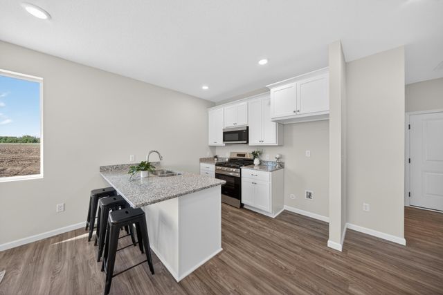 1805 Lynx Place SE, Pine Island, MN 55963