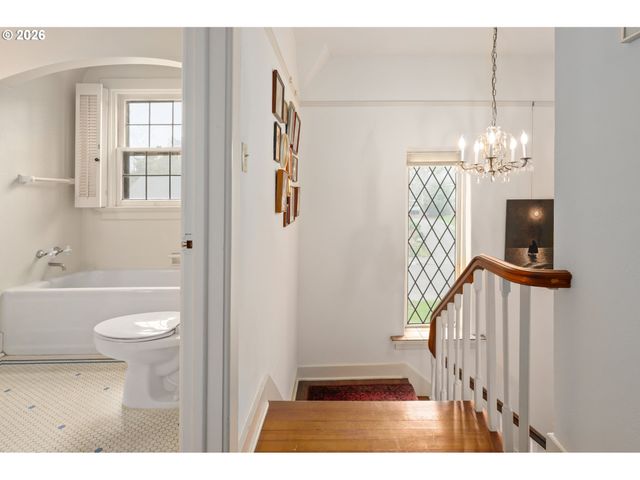 2223 OLIVE St, Eugene, OR 97401