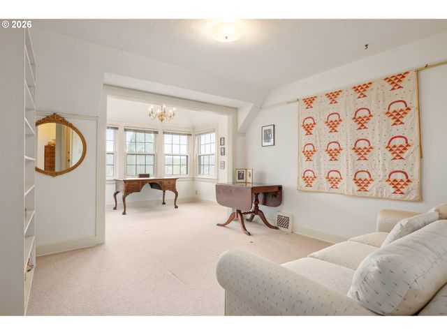 2223 OLIVE St, Eugene, OR 97401