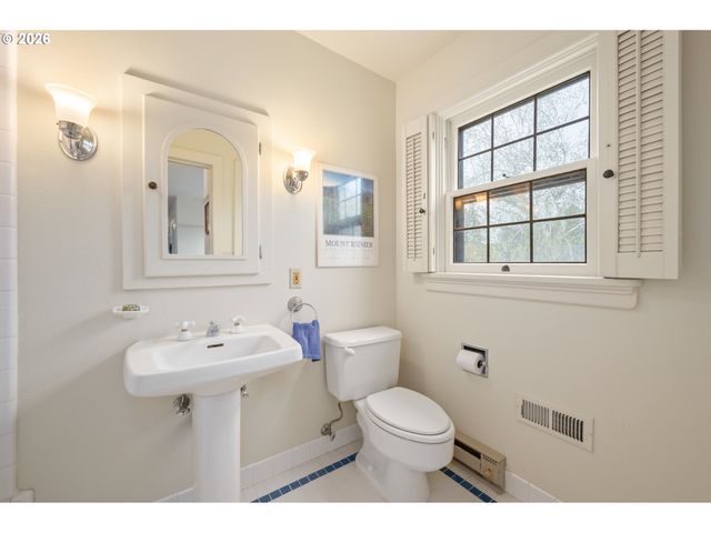 2223 OLIVE St, Eugene, OR 97401