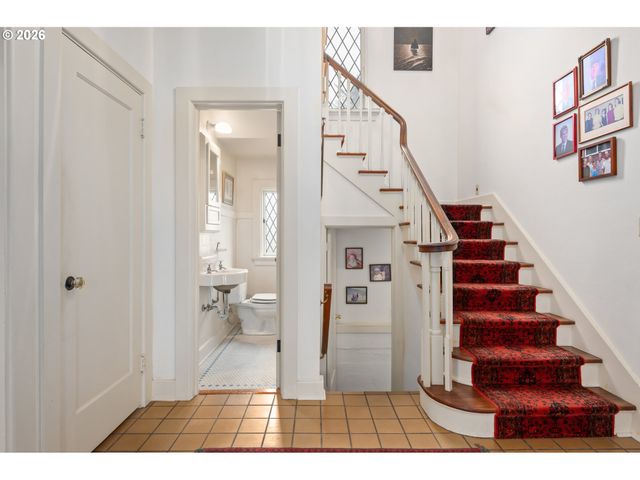 2223 OLIVE St, Eugene, OR 97401