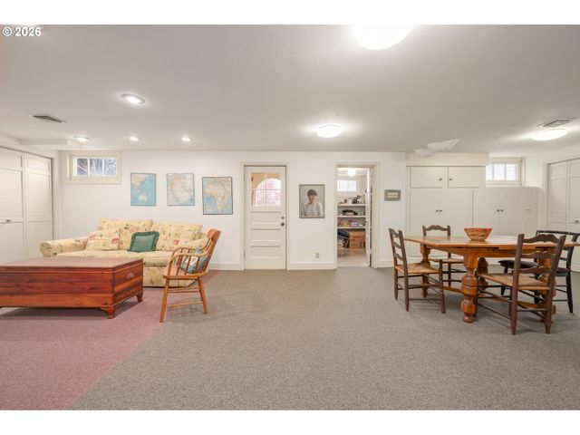 2223 OLIVE St, Eugene, OR 97401