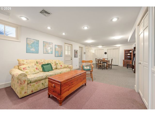 2223 OLIVE St, Eugene, OR 97401